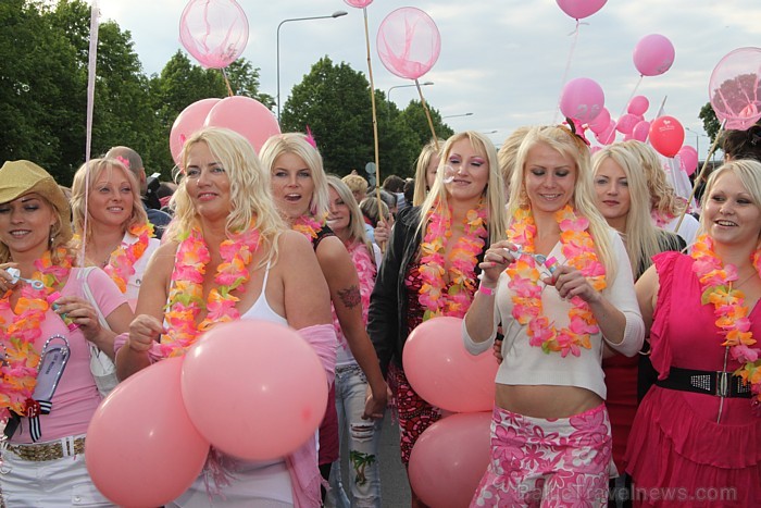 Go Blonde 2011 parade, Riga