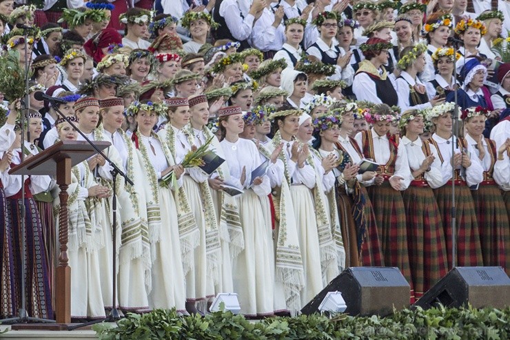 Üleriigilised Läti laulu-ja tantsupidu