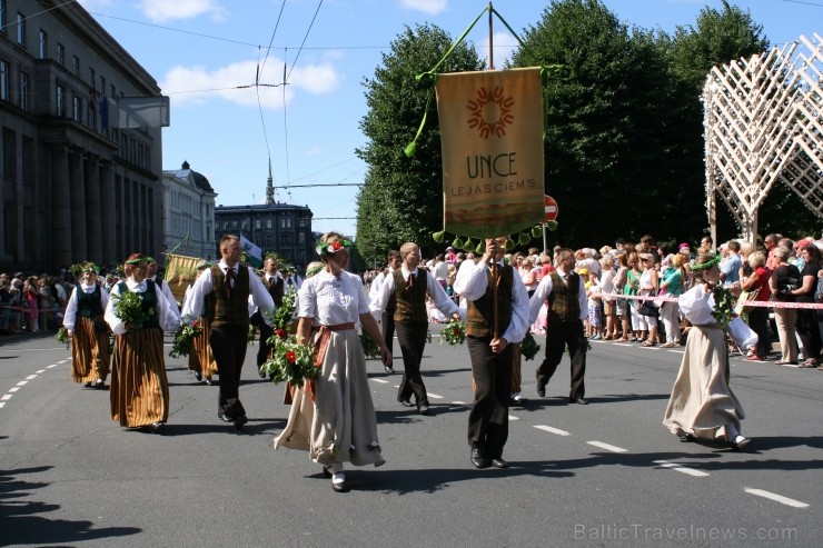 Üleriigilised Läti laulu-ja tantsupidu