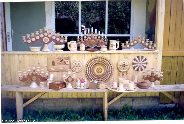 S-Geidas-kokapstrades-darbnica-un-izstazu-Sapnu-namins 