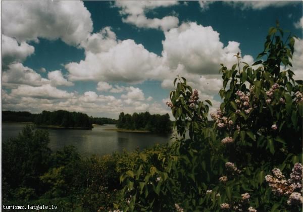 Zvirgzdenes-ezers-ar-salam 