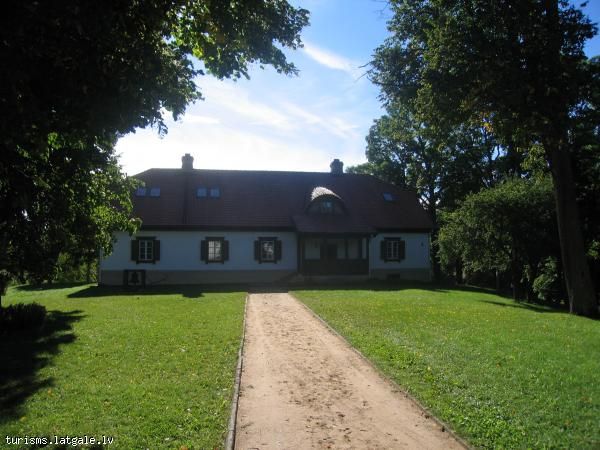 Jana-Raina-maja-Berkenele 