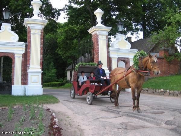 Bebrenes-muizas-ansamblis 