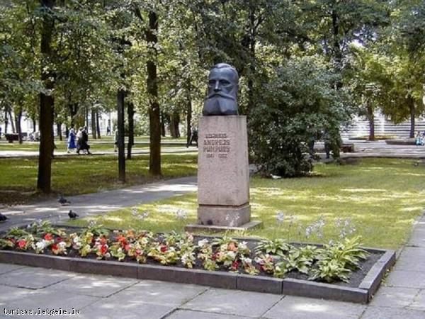 Dzejnieka-Andreja-Pumpura-krusutels 