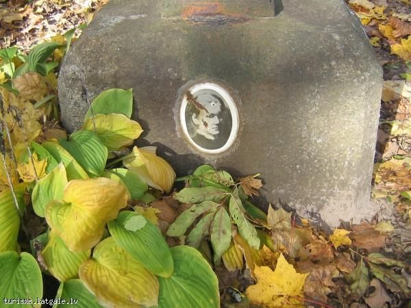 Menesmeitinas-kaps-Lasu-vecajos-luteranu-kapos 