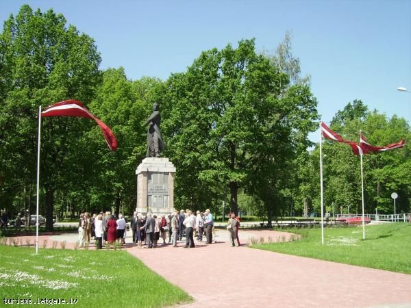 Piemineklis-Latgales-partizaniem 