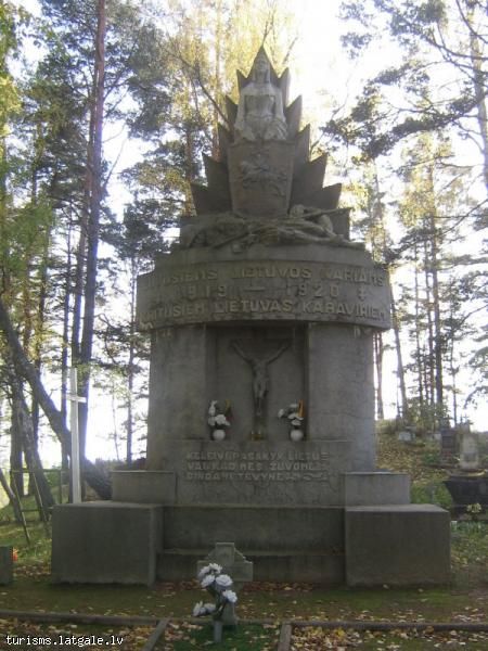 Piemineklis-kritusajiem-Lietuvas-karaviriem-Cervonkas-kapos 